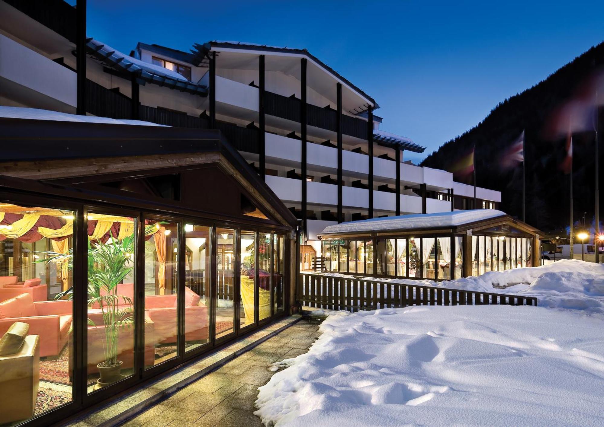 Th La Thuile - Planibel Hotel Екстер'єр фото